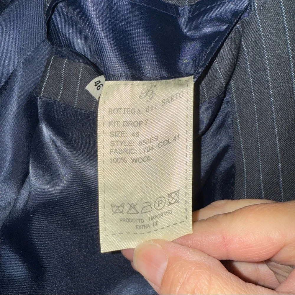 Sophisticated Black Pinstripe Men's Suit Jacket
